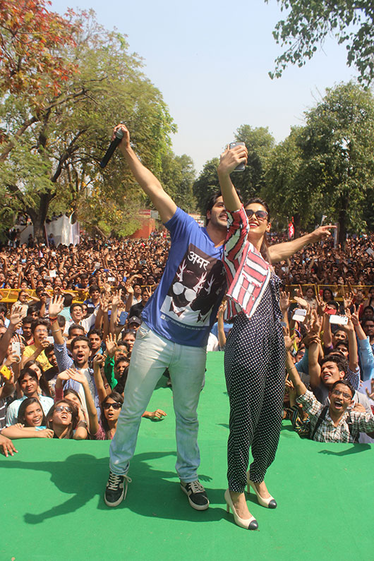 Varun-Dhawan-and-Ileana-Dcruz-in-Delhi-for-the-promotions-of-Main-Tera-Hero-1