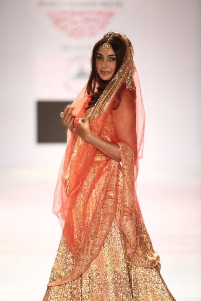 Actress Lisa Ray showstopper for Designer Ulka Bafna Vohra @ Pune Fashion Week DAY 1