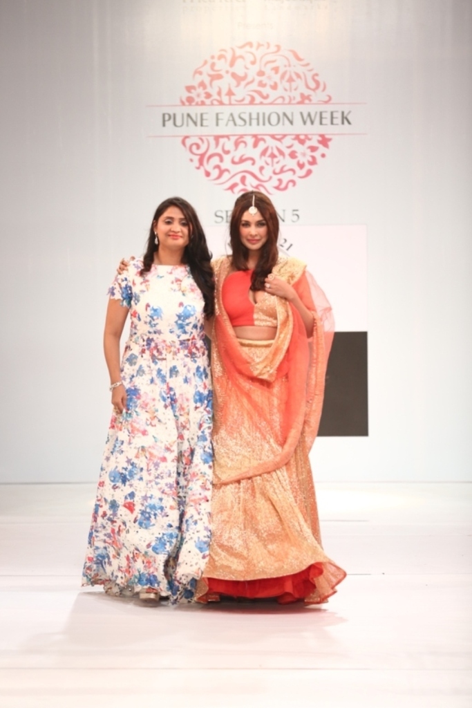 Actress Lisa Ray walked for Designer Ulka Bafna Vohra @ Pune Fashion Week - DAY 1