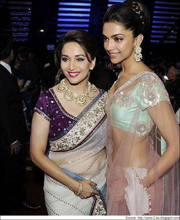 Deepika-Padukone_The-seductress-in-sheer-pink-net-saree